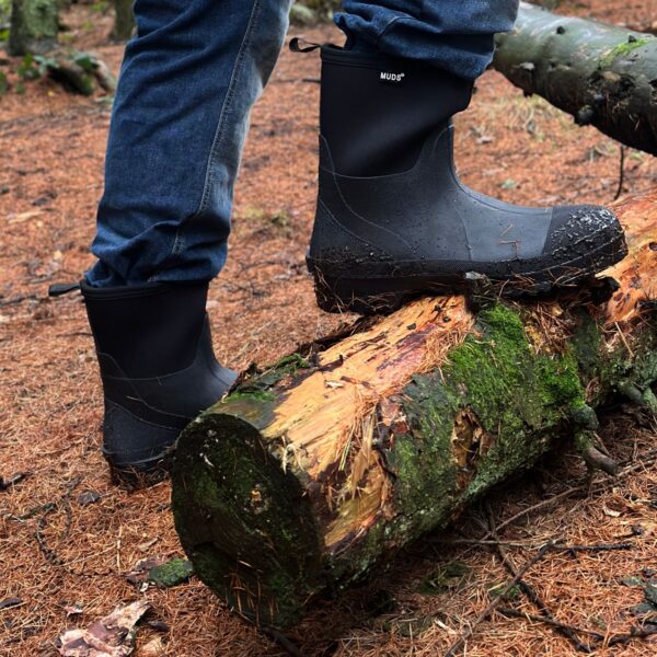 Muds Greenfield Short, Unisex Short Welly in Black - Image 11