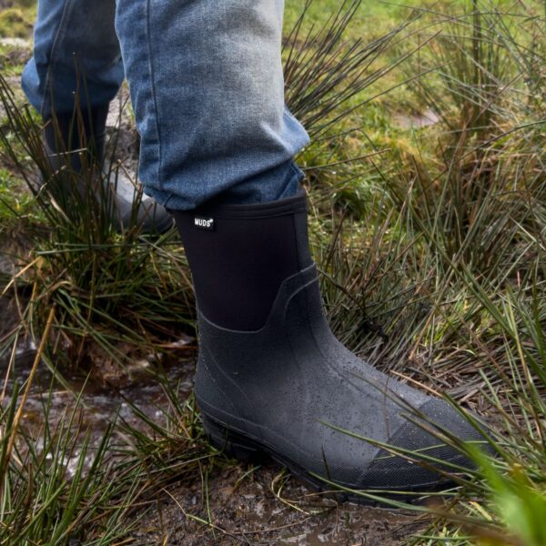 Muds Greenfield Short, Unisex Short Welly in Black - Image 7
