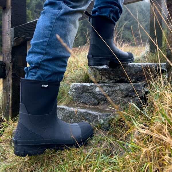 Muds Greenfield Short, Unisex Short Welly in Black - Image 10
