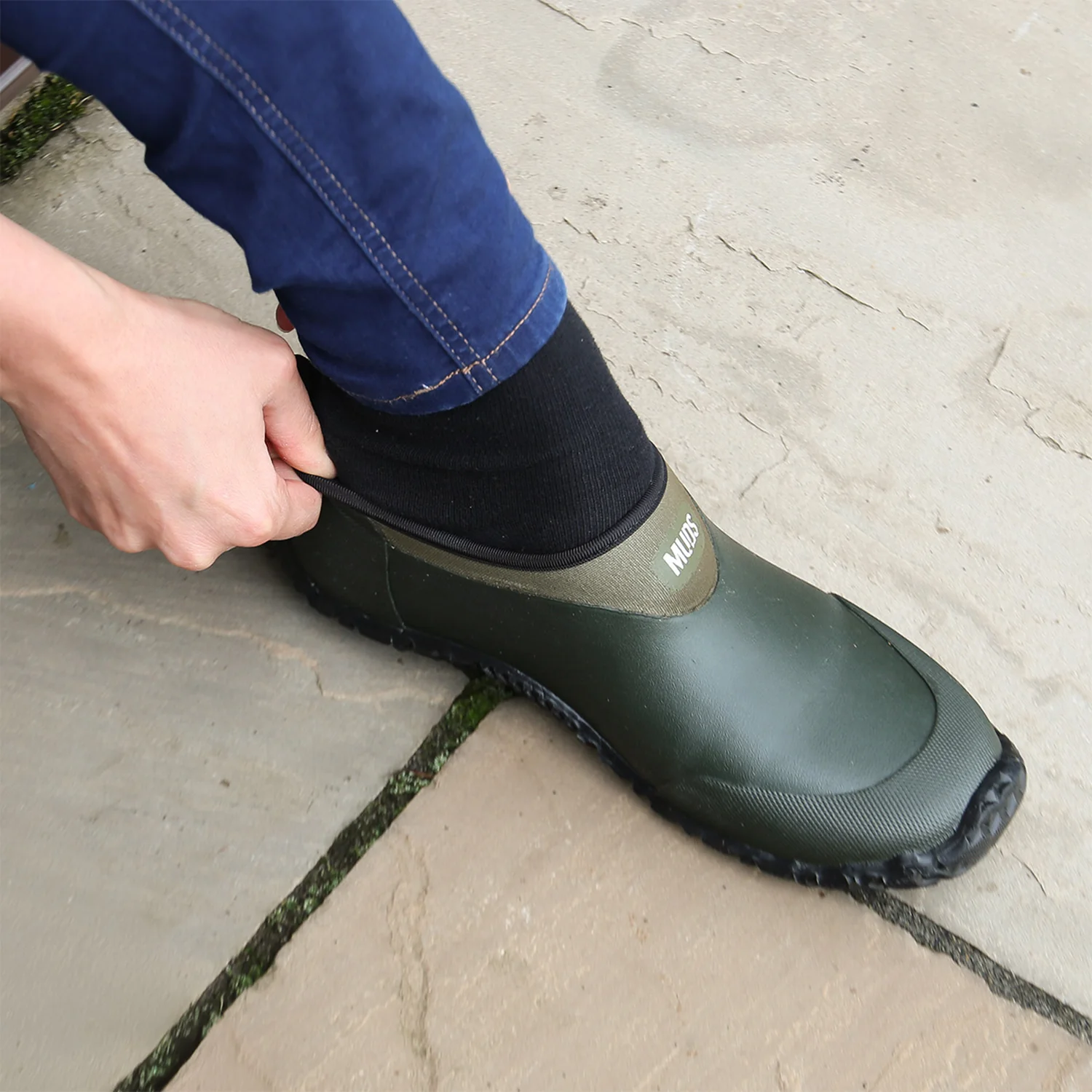 Muds Shoe, Unisex Shoe in Green - Image 9